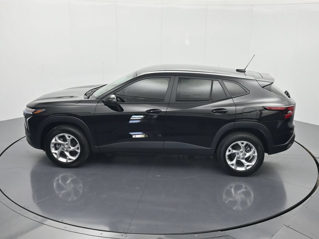 New 2026 Chevrolet Trax LS w/ LS Convenience Package FWD image 35