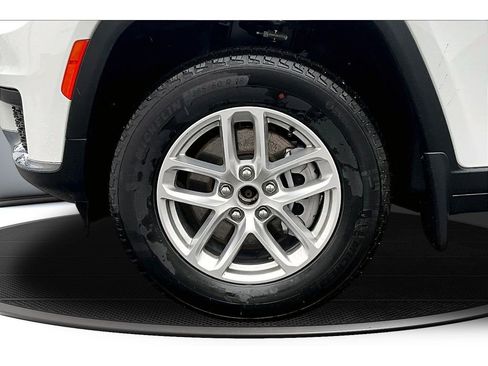 Used 2025 Jeep Grand Cherokee L Laredo w/ Luxury Tech Group I image 10