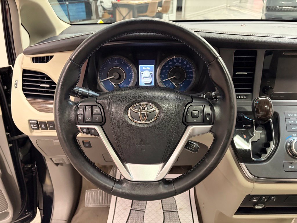 Used 2016 Toyota Sienna XLE w/ XLE Navigation Package FWD image 14