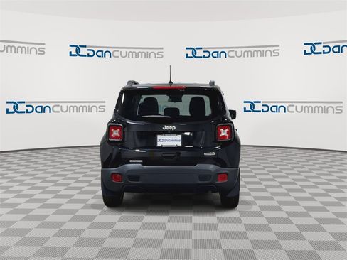 Used 2019 Jeep Renegade Latitude w/ Cold Weather Group image 7