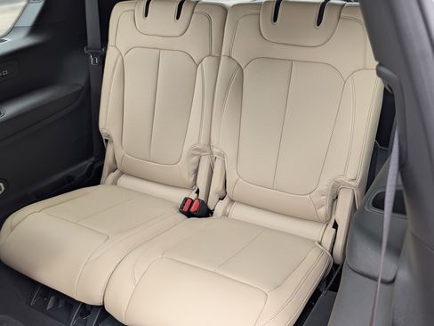 Used 2025 Jeep Grand Cherokee L Limited w/ Luxury Tech Group II RWD image 20