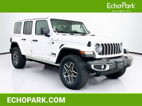 Used 2025 Jeep Wrangler Sahara image 1