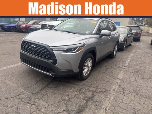 Used 2024 Toyota Corolla Cross LE w/ Moonroof Package image 1