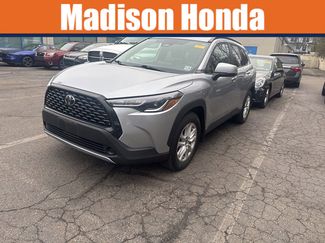 Used 2024 Toyota Corolla Cross LE w/ Moonroof Package video 1