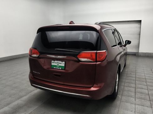 Used 2017 Chrysler Pacifica Touring-L FWD image 9