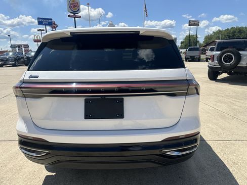 Used 2024 Lincoln Nautilus Premier AWD/4WD image 5
