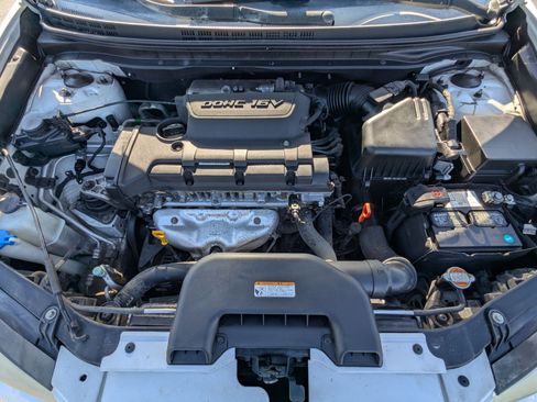Used 2010 Hyundai Elantra GLS FWD image 32