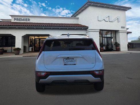 New 2026 Kia Niro EX FWD image 7