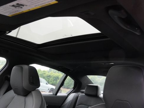 Used 2024 BMW i5 eDrive40i w/ M Sport Package RWD image 15