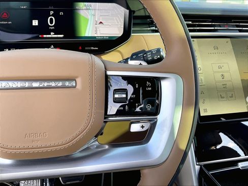 New 2025 Land Rover Range Rover Long Wheelbase SE AWD/4WD image 18