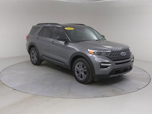 Certified 2022 Ford Explorer XLT w/ Equipment Group 202A image 12