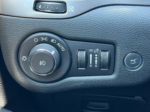 Used 2019 Jeep Cherokee Limited AWD/4WD image 20