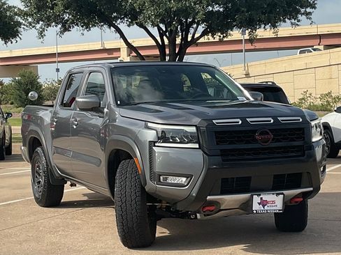 Used 2026 Nissan Frontier PRO-4X AWD/4WD image 3