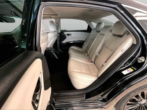 Used 2016 Toyota Avalon Touring FWD image 18