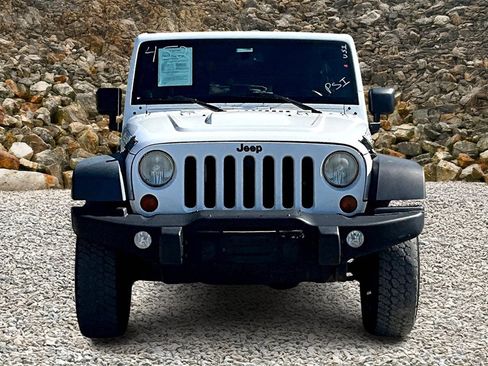 Used 2013 Jeep Wrangler Unlimited Sahara image 3