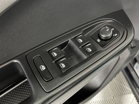 Used 2022 Volkswagen Taos SEL image 10