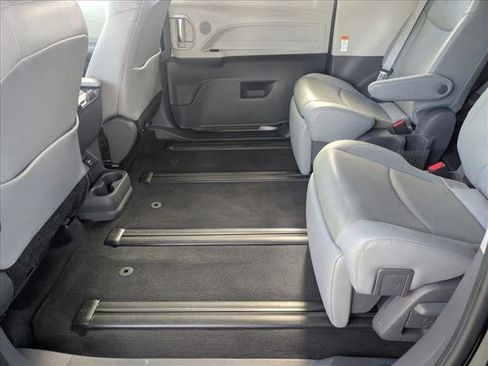 Certified 2021 Toyota Sienna Limited image 17