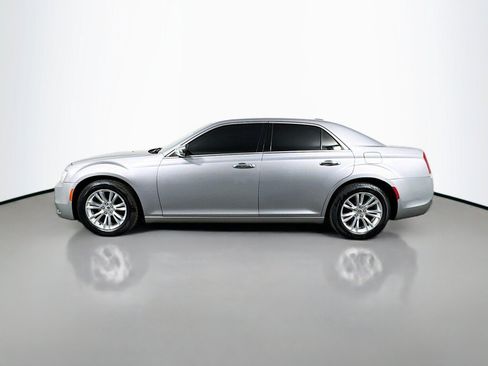 Used 2016 Chrysler 300 C RWD image 2