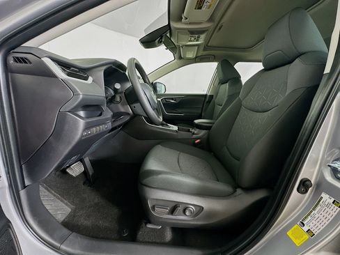 Used 2025 Toyota RAV4 XLE w/ Convenience Package image 13