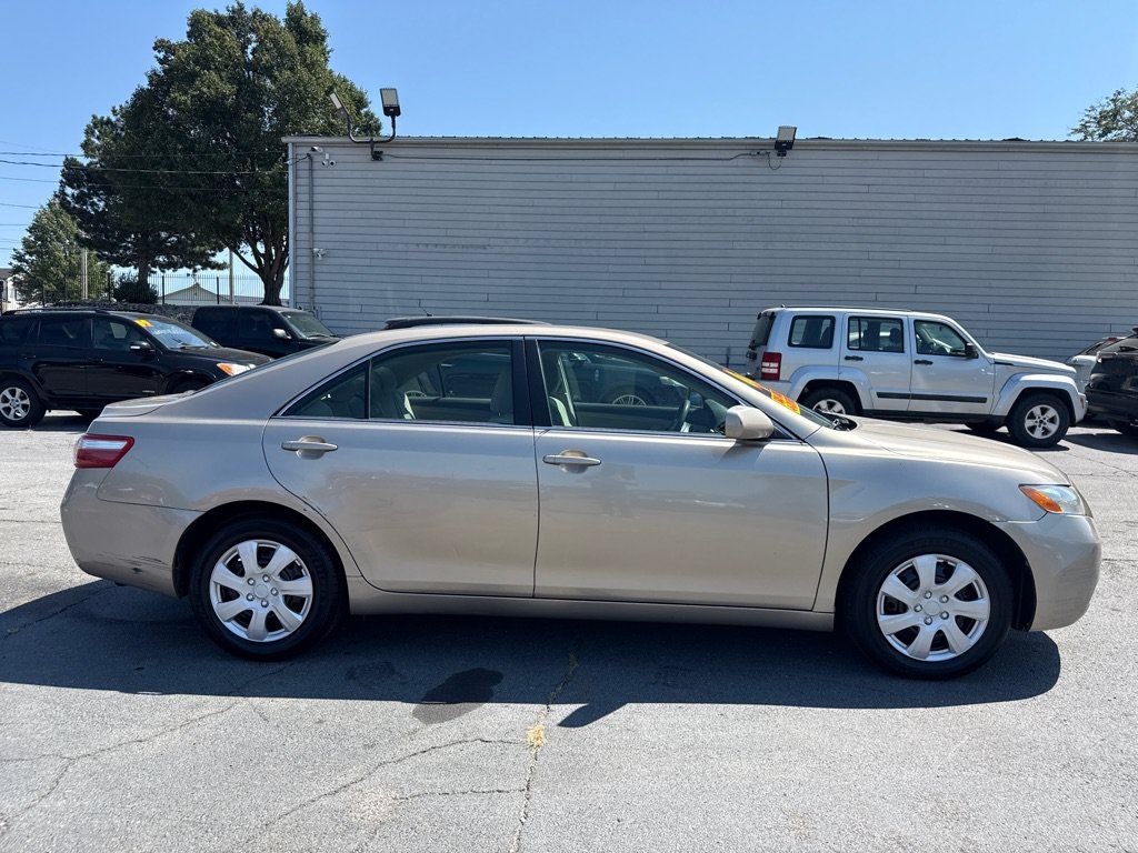 Used 2009 Toyota Camry LE FWD image 5