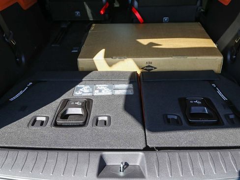Used 2025 Kia Carnival SX Prestige FWD image 26