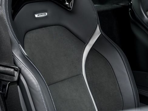 Used 2018 Mercedes-Benz AMG GT R image 32