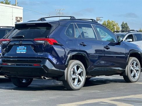 Used 2025 Toyota RAV4 SE image 5