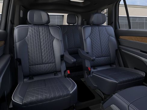 New 2026 Cadillac Vistiq Premium Luxury w/ LPO, Floor Liner Package image 17