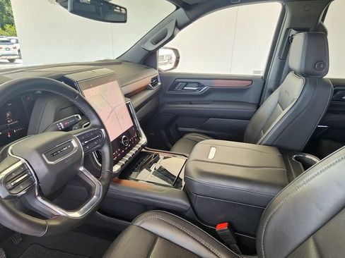 Used 2025 GMC Yukon Denali RWD image 14