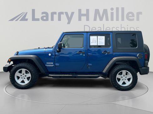 Used 2010 Jeep Wrangler Unlimited Sport AWD/4WD image 2