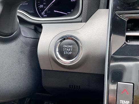 Used 2019 Toyota Avalon Limited FWD image 33
