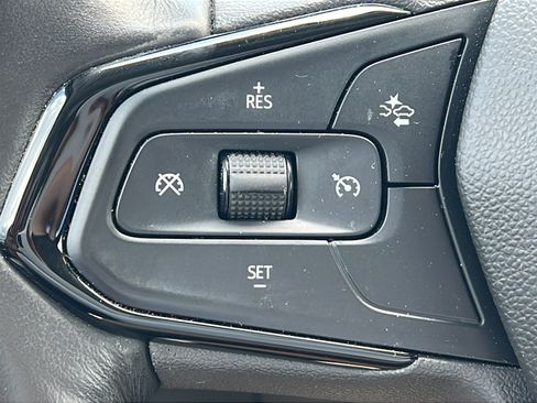 Used 2022 Chevrolet Bolt EUV LT w/ Convenience Package FWD image 19