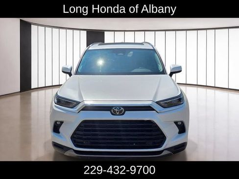 Used 2024 Toyota Grand Highlander FWD image 2