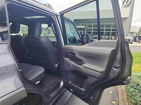 Used 2024 Lexus GX 550 w/ Cold Area Package AWD/4WD image 17