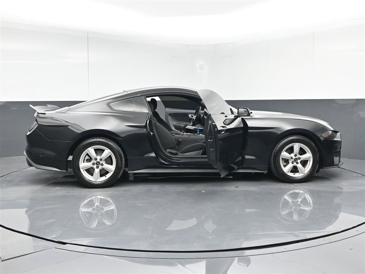 Used 2018 Ford Mustang Coupe RWD image 39