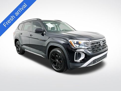 Used 2024 Volkswagen Atlas Peak Edition SE AWD/4WD image 1