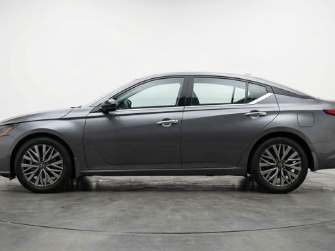 Used 2025 Nissan Altima 2.5 SV FWD image 5