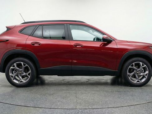 Used 2025 Chevrolet Trax LT w/ LT Convenience Package image 11