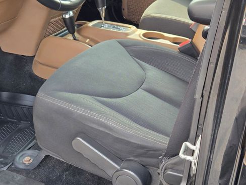 Used 2015 Jeep Wrangler Unlimited Sahara w/ Connectivity Group image 18