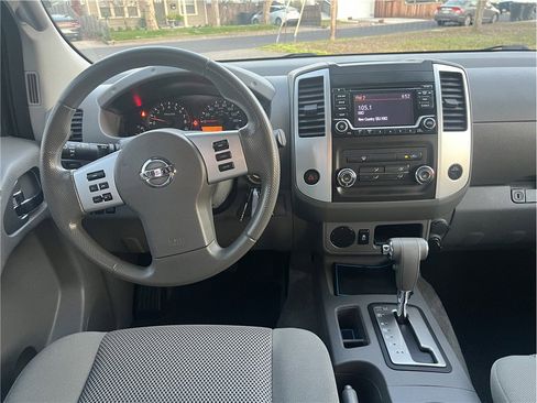 Used 2016 Nissan Frontier SV image 12
