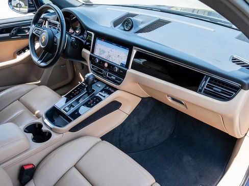 Used 2022 Porsche Macan w/ Premium Package Plus AWD/4WD image 30