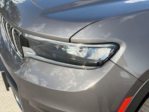 Used 2023 Jeep Grand Cherokee L Limited AWD/4WD image 10