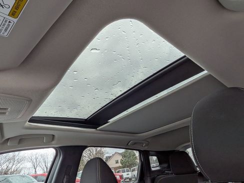 Used 2025 Nissan Kicks SV w/ SV Premium Package image 9