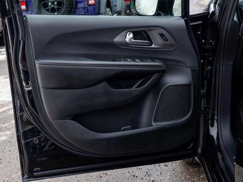 New 2026 Chrysler Pacifica Select AWD/4WD image 11