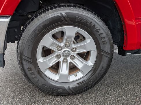 Used 2019 RAM 1500 Laramie AWD/4WD image 10