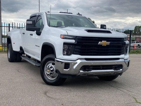 Used 2025 Chevrolet Silverado 3500 W/T AWD/4WD image 1