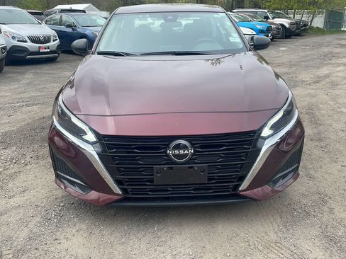 Used 2024 Nissan Altima 2.5 SV FWD image 11