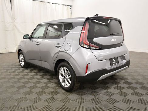 Certified 2025 Kia Soul LX w/ LX Technology Package FWD image 5