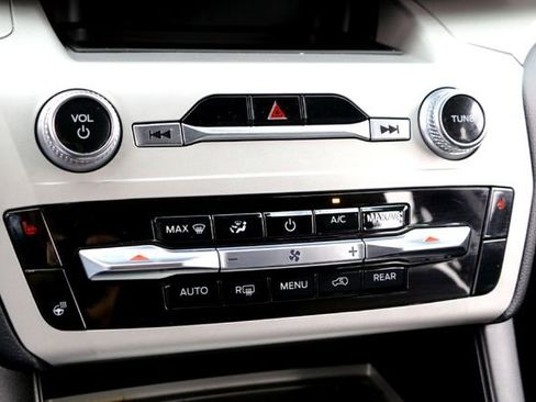 Used 2024 Ford Explorer XLT w/ Equipment Group 202A image 18