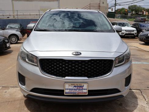 Used 2016 Kia Sedona L FWD image 2